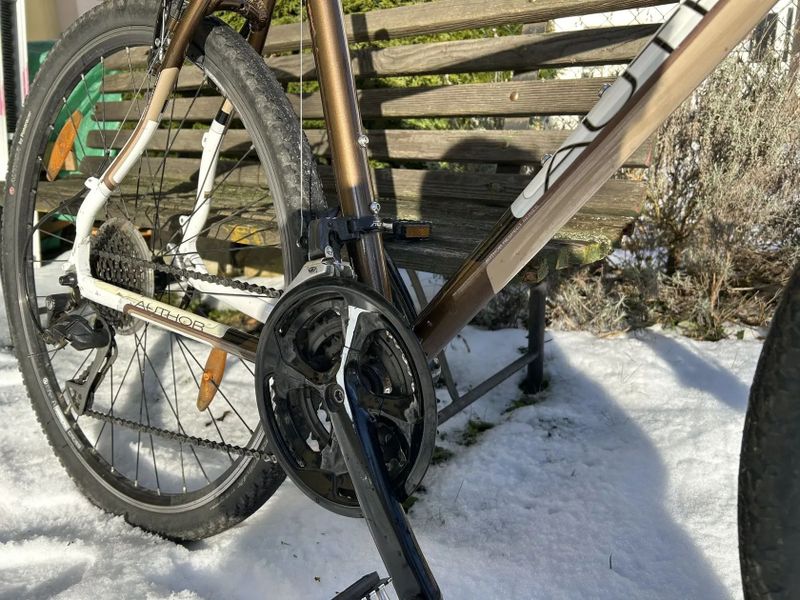 Prodám krosové kolo Author Classic s duralovým rámem a odpruženou vidlicí.