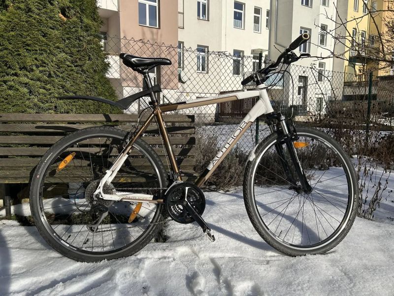 Prodám krosové kolo Author Classic s duralovým rámem a odpruženou vidlicí.