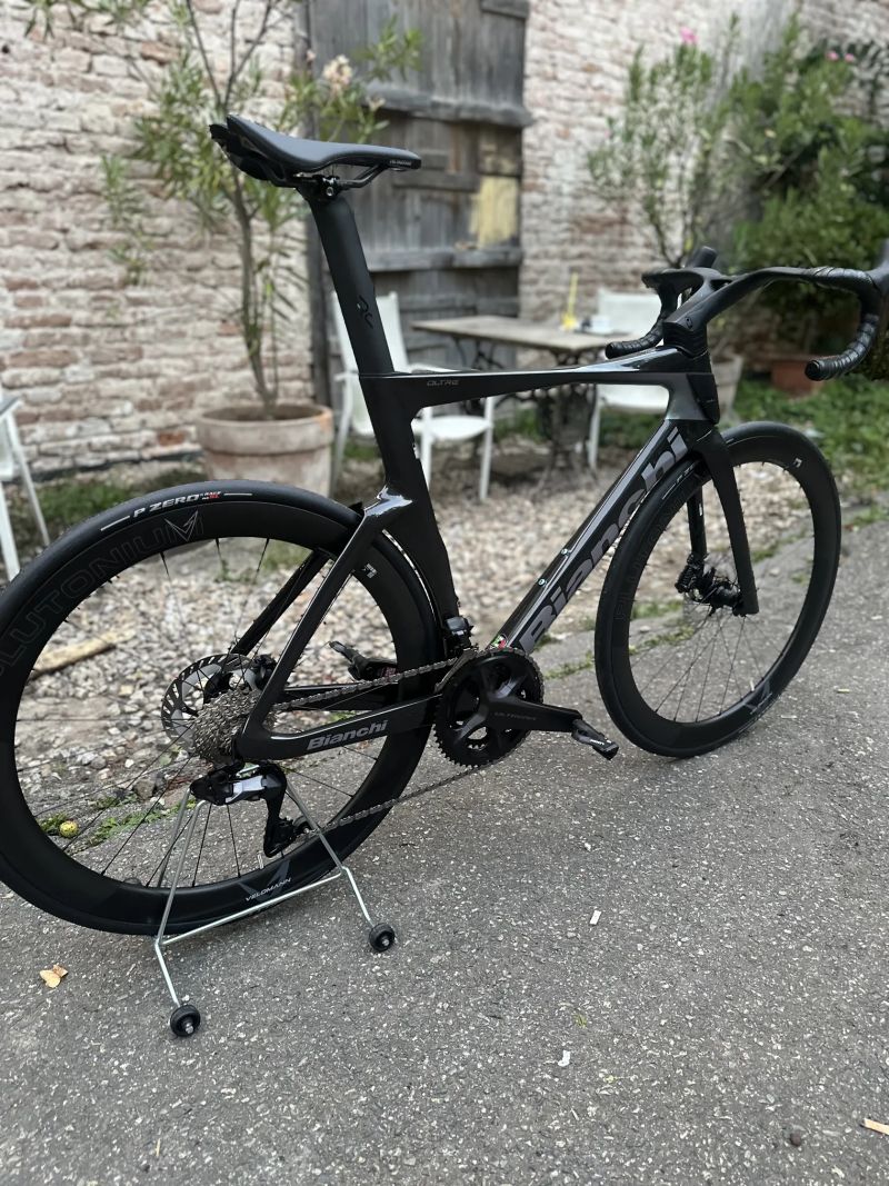 Zánovní Bianchi Oltre PRO 2025 - Ultegra Di2 12s - 4iiii wattmetr