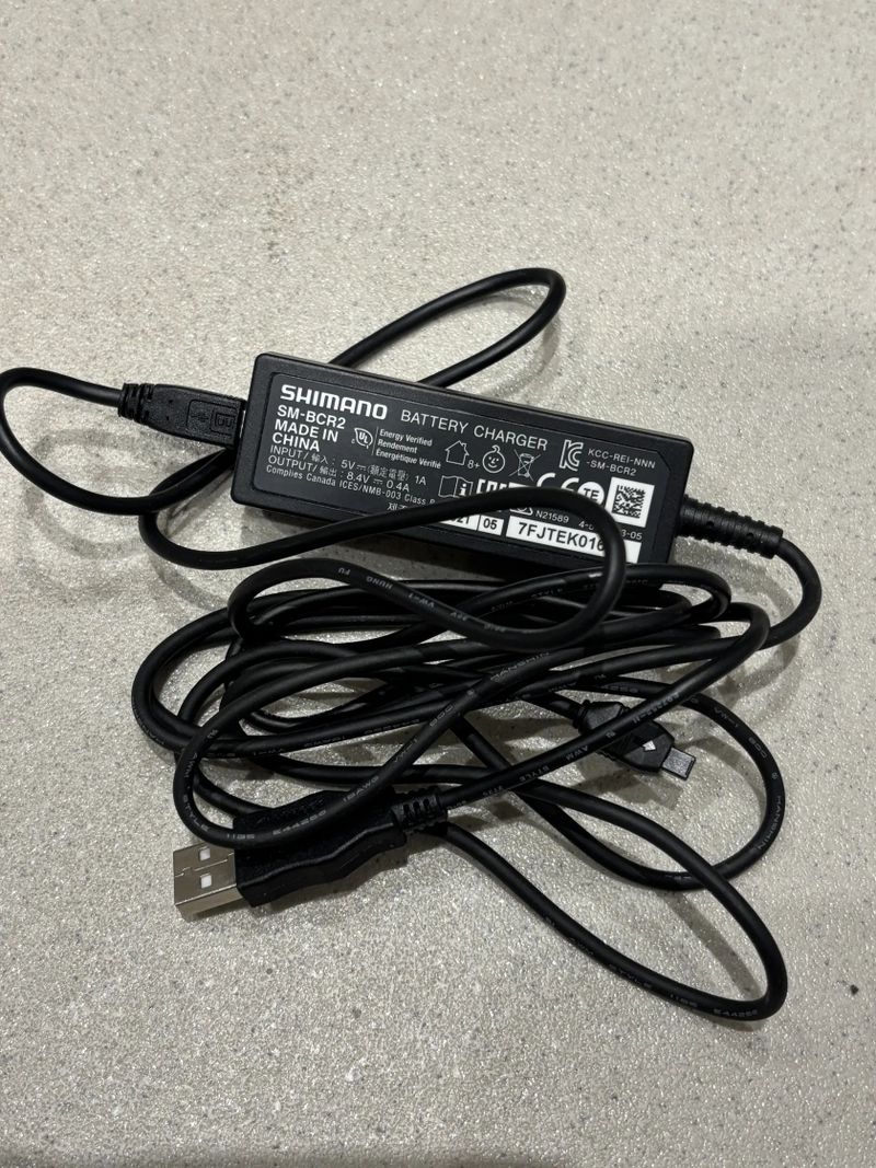 Shimano Di2 díly: WU111 jednotka, Di2 SD50 kabely