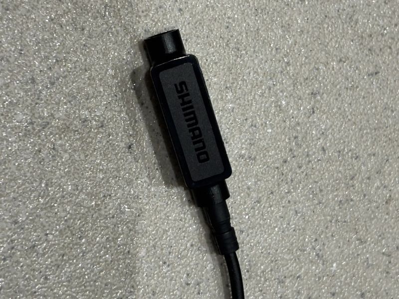 Shimano Di2 díly: WU111 jednotka, Di2 SD50 kabely