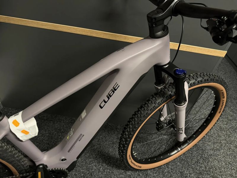 CUBE Reaction Hybrid PERFORMANCE 600 vel.M 2026 NOVÝ MODEL