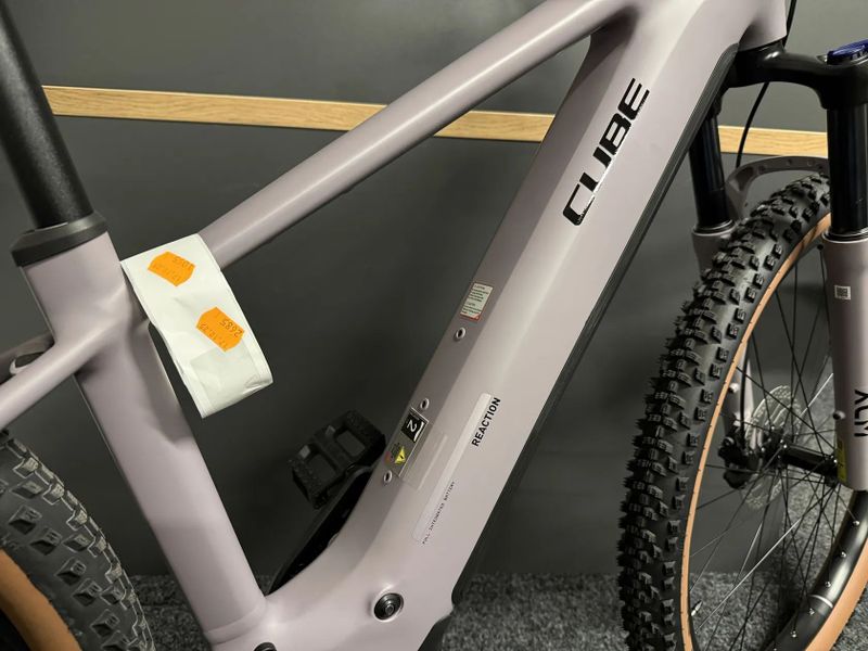 CUBE Reaction Hybrid PERFORMANCE 600 vel.M 2026 NOVÝ MODEL