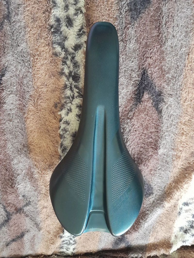 Giant sedlo CONTACT Neutral