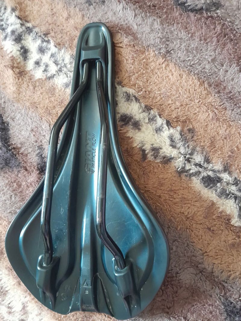 Giant sedlo CONTACT Neutral