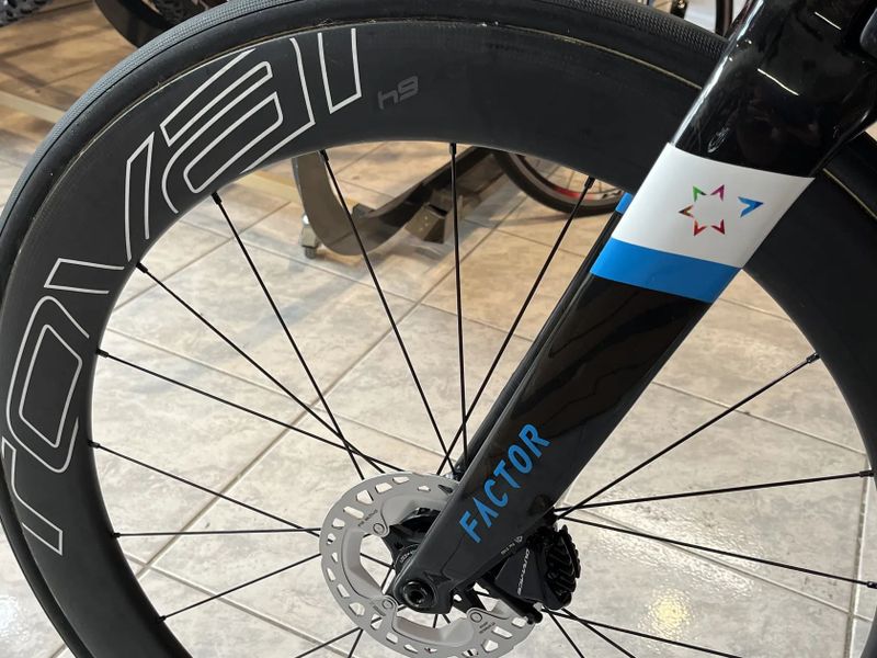 FACTOR ČASOVKÁŘSKÉ KOLO!Splňuje podmínky UCI.