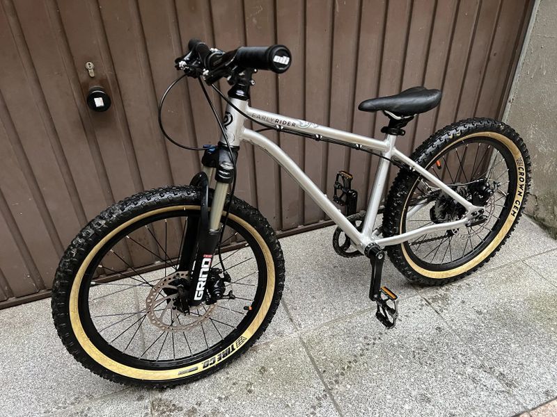 Early Rider Hellion 20", vidlice 100mm