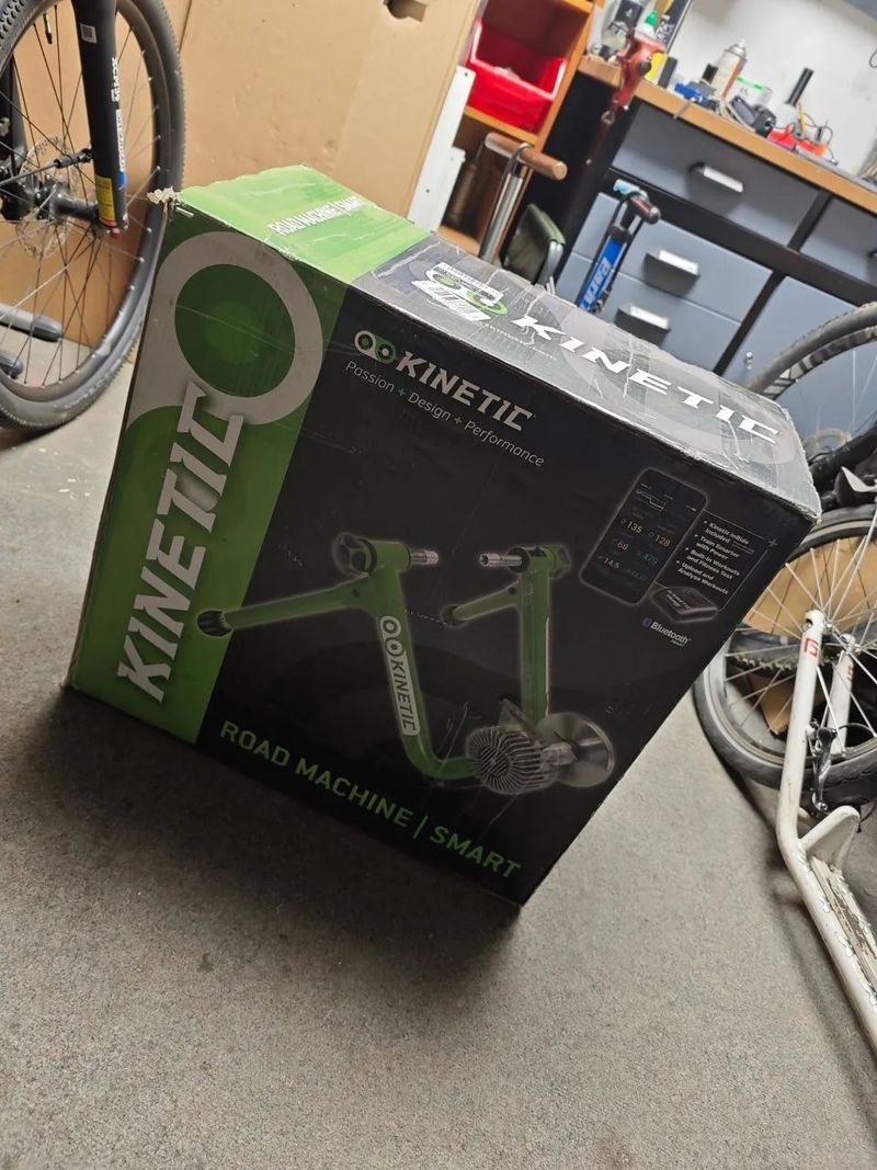 Kinetic Road Machine T-2710 Smart 2