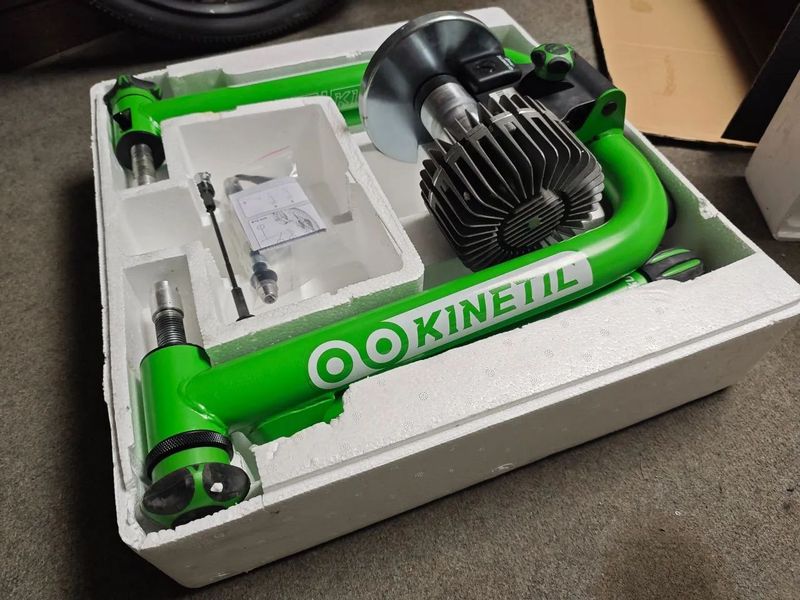 Kinetic Road Machine T-2710 Smart 2