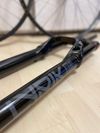 Rock Shox Lyrik Base 150 + zapletená kola Race Face (nové)