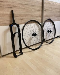 Rock Shox Lyrik Base 150 + zapletená kola Race Face (nové)