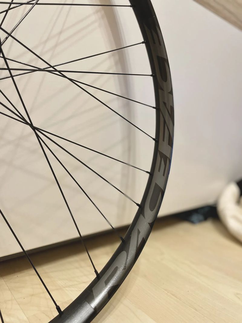 Rock Shox Lyrik Base 150 + zapletená kola Race Face (nové)