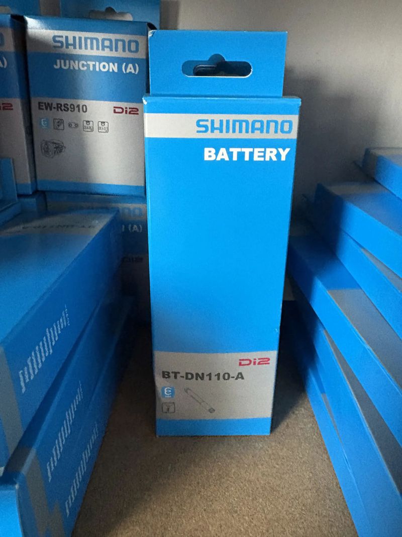 Shimano baterie Di2, BT-DN110,propojka 2 porty pro Di2