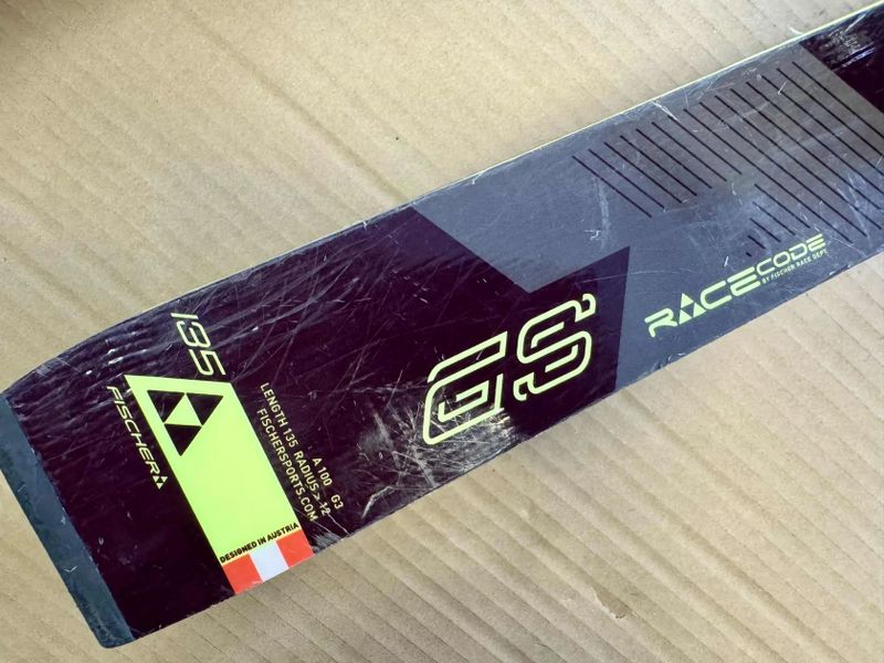 Lyže FISCHER RC4 World Cup GS + vázání FISCHER Z11 - 135cm