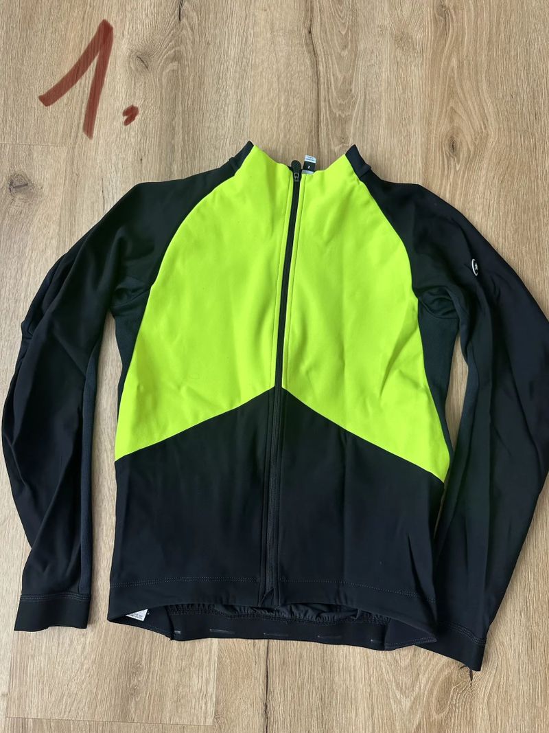 Oblečení Assos ( dres letní / bunda podzimní / vesta zateplená ) 