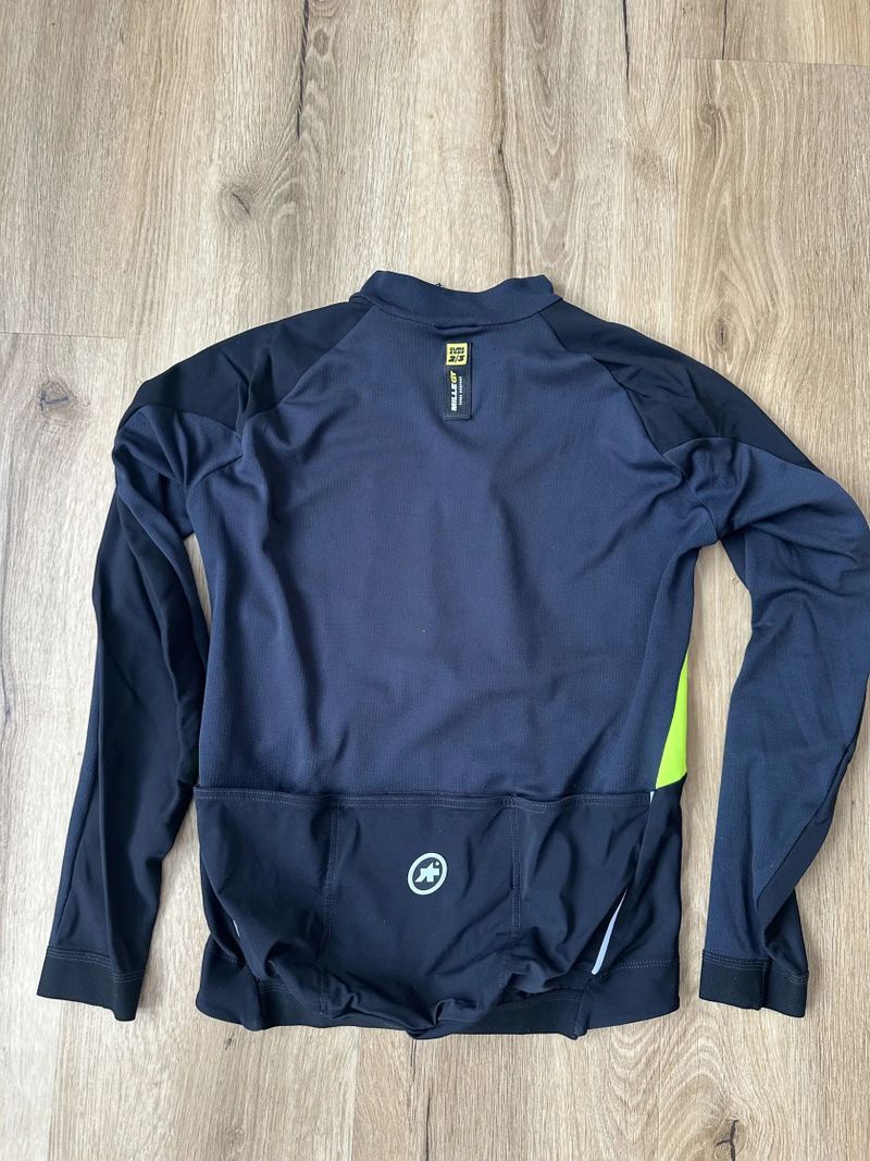 Oblečení Assos ( dres letní / bunda podzimní / vesta zateplená ) 