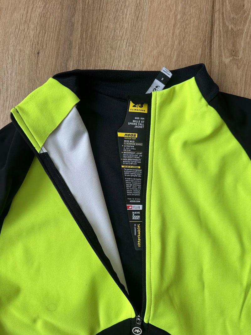 Oblečení Assos ( dres letní / bunda podzimní / vesta zateplená ) 