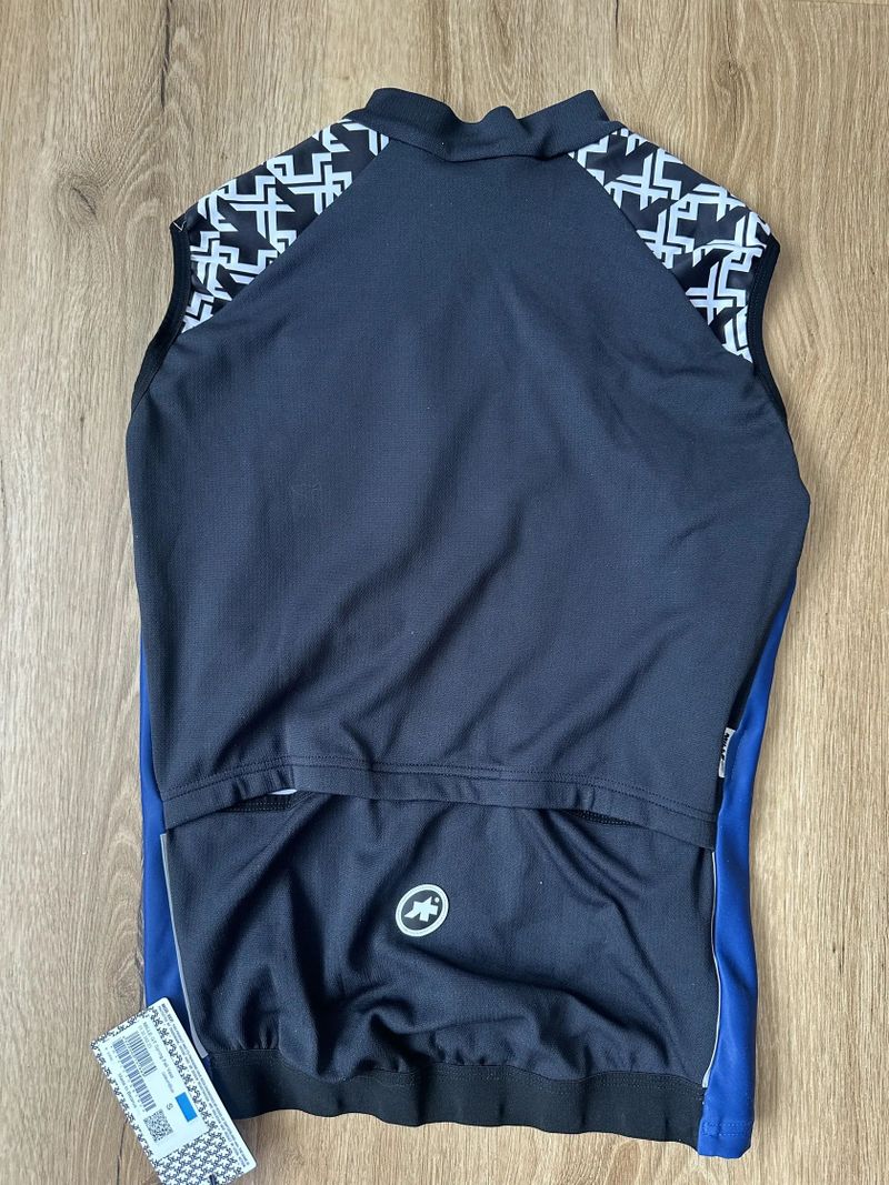 Oblečení Assos ( dres letní / bunda podzimní / vesta zateplená ) 