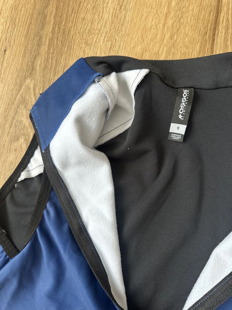 Oblečení Assos ( dres letní / bunda podzimní / vesta zateplená ) 