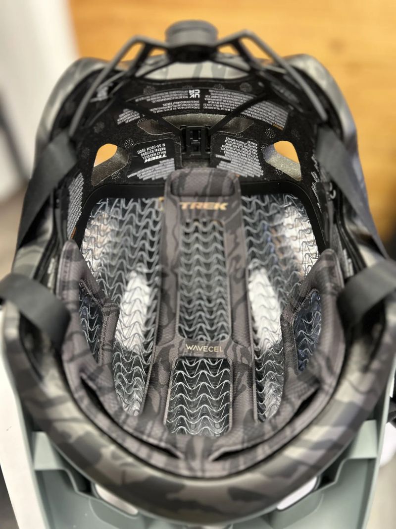 Přilba TREK Rally WaveCel