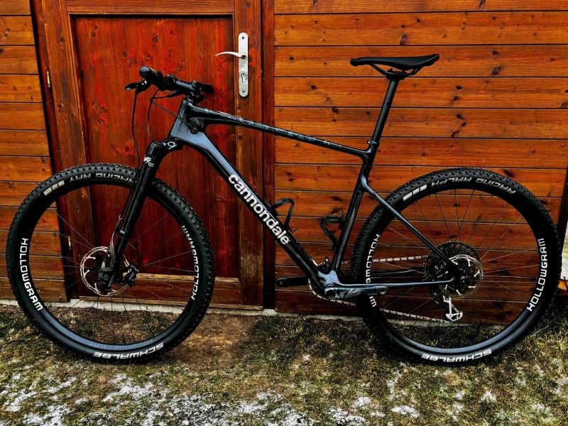 Černá raketa Scalpel HT 2024 XL celokarbon AXS váha 9.8Kg