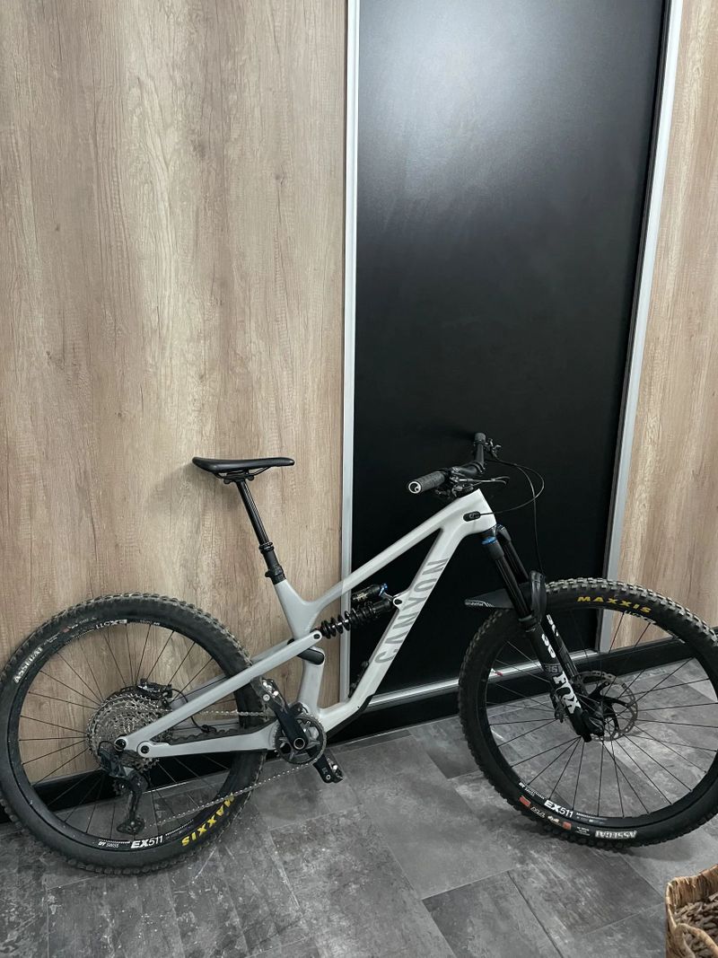 Canyon Spectral CF 8