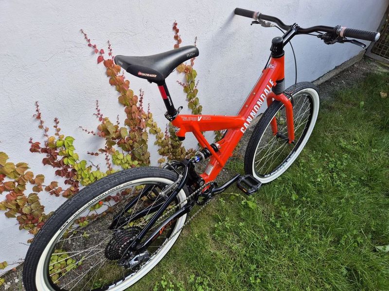 Kolo Cannondale Super-V café racer