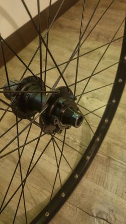 Zadní kolo 28" asymetrický ráfek 27c 