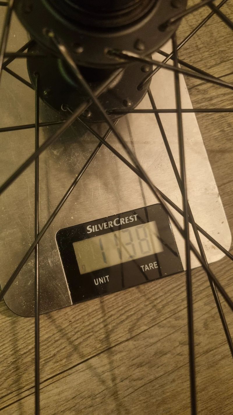 Zadní kolo 28" asymetrický ráfek 27c 