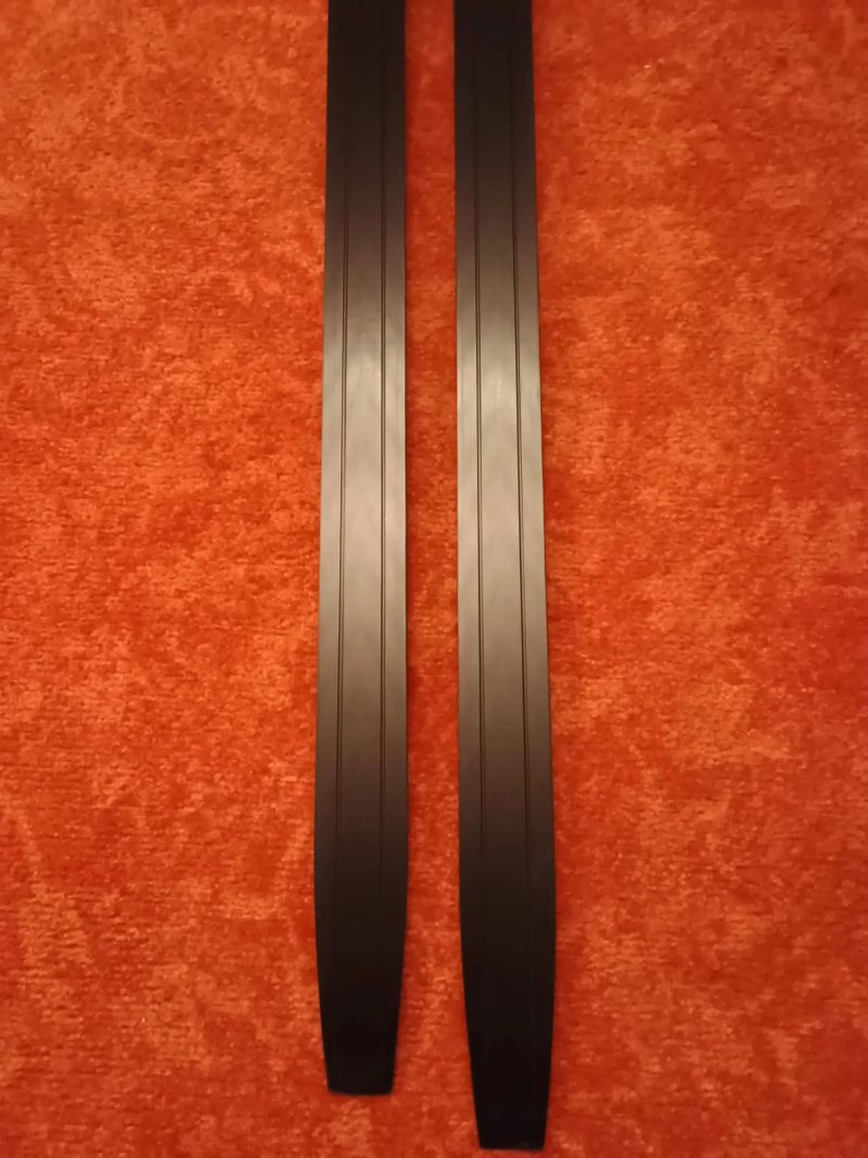 Dvoje špičkové běžky na bruslení v délce 186 cm, výběrové Salomon s/lab za 7,5 , SkiTrab za 3,5