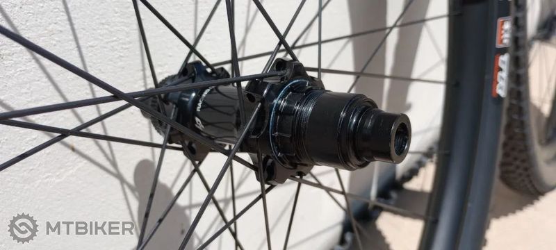 Lapierre karbónové kolesá 29” Boost, XD + Maxxis IKON/Rekon Race