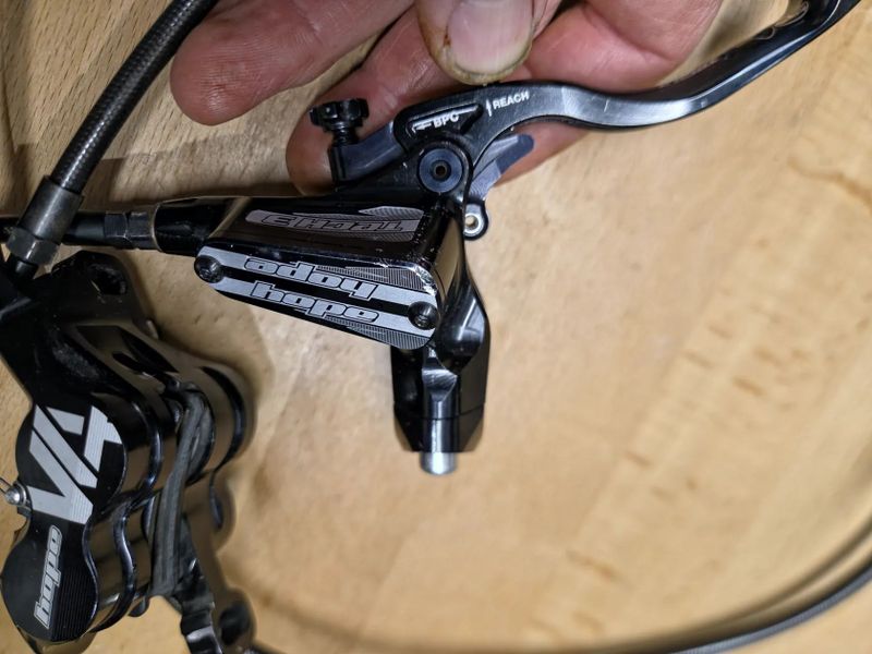 Prodám páky Hope Tech 3 + třmeny new V4 + hadice Goodridge carbon