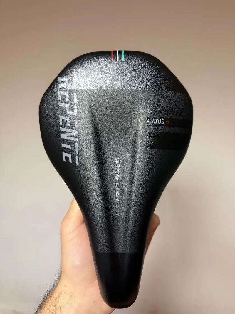 Repente Latus CL - Karbonové sedlo