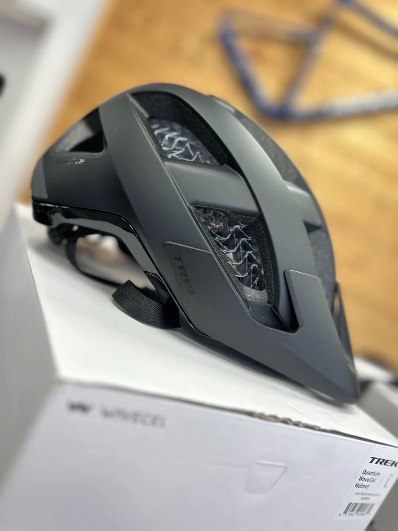 Přilba TREK Quantum WaveCel