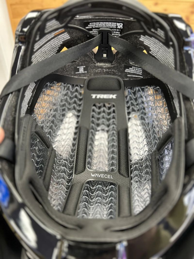 Přilba TREK Quantum WaveCel