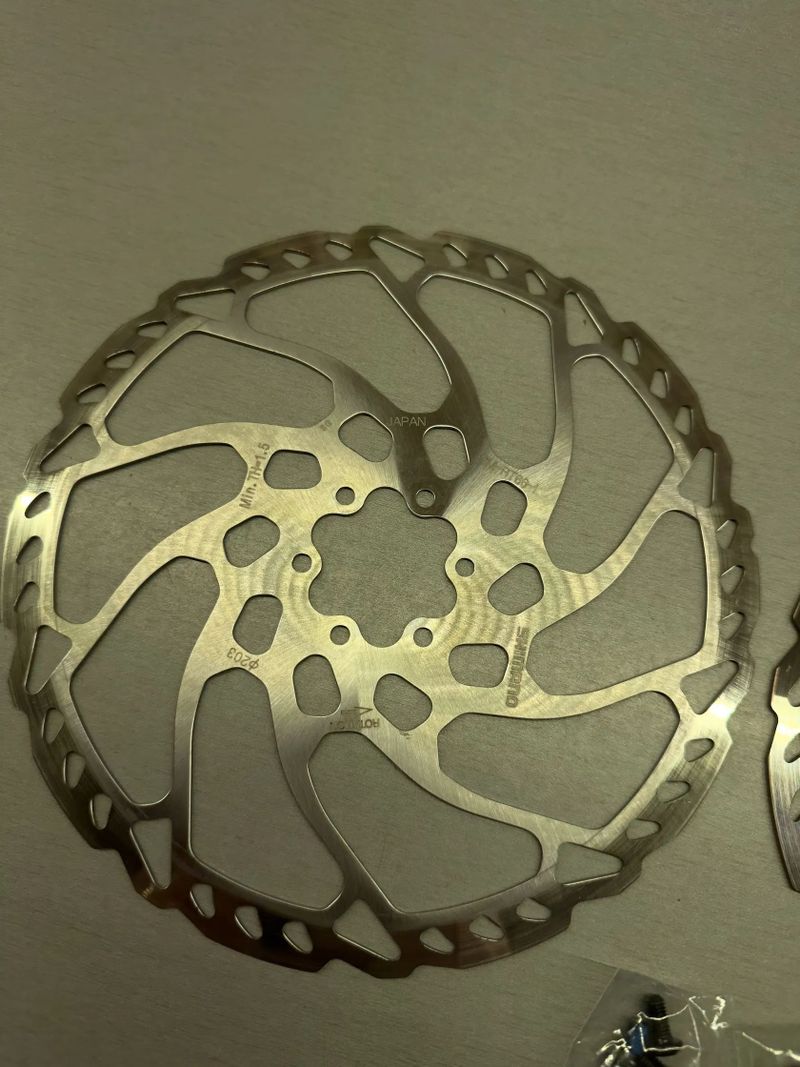 Shimano brzdové kotouče SM-RT66 203/180mm