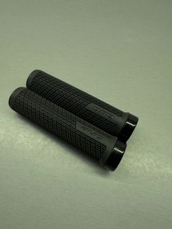 ONE gripy LOCK-On černé