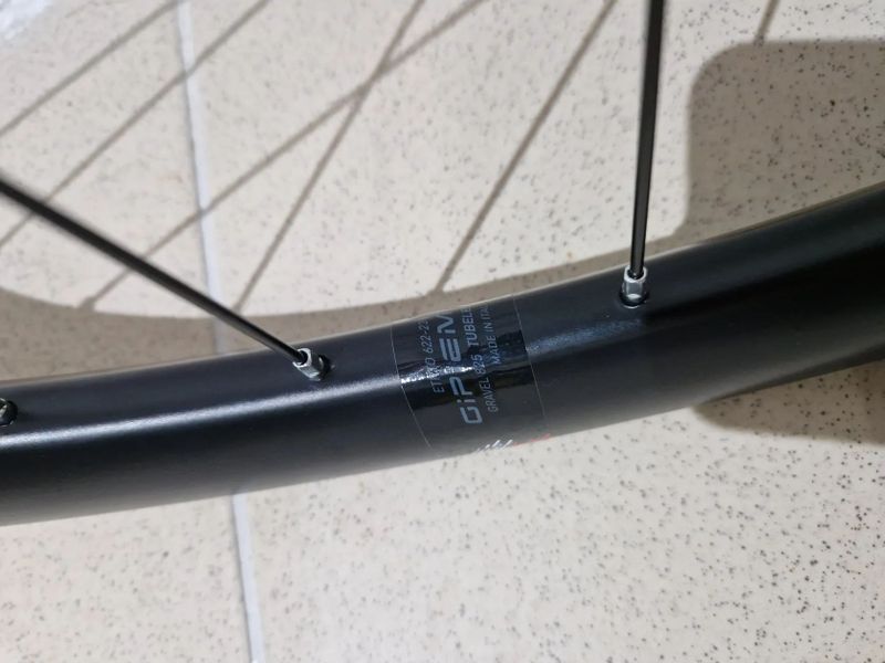 Prodám zapletená kola Gipiemme Gravel 825