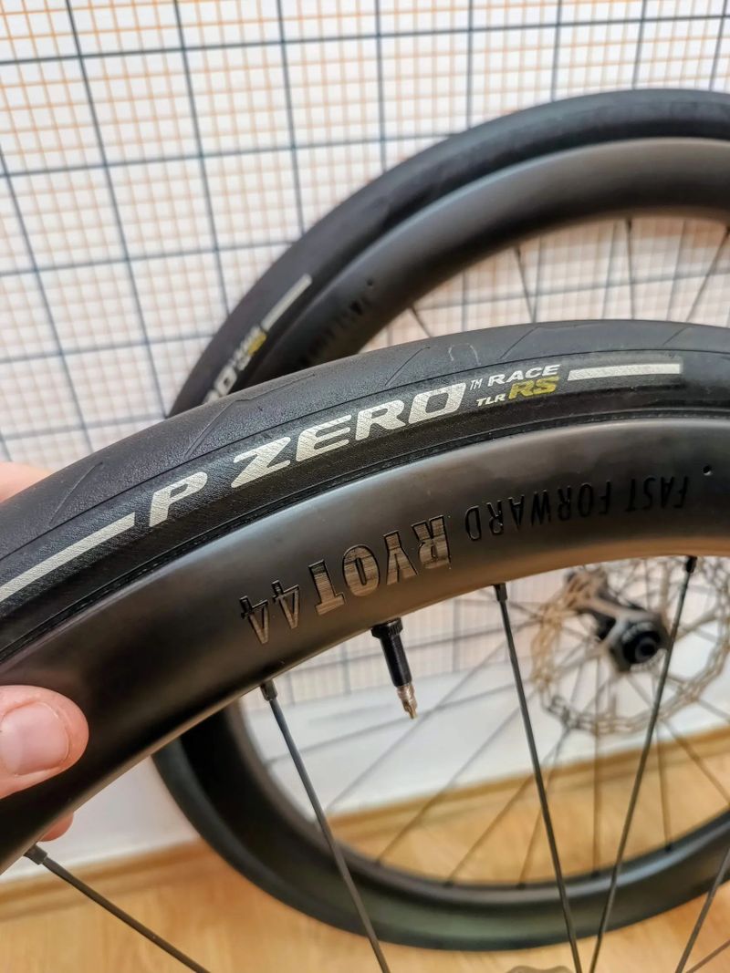 Karbonová kola FFWD RYOT44 V2, DT240 2:1 EXP