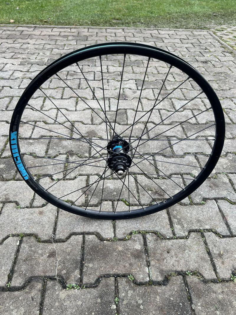 Zadni kolo canyon stitched 26 