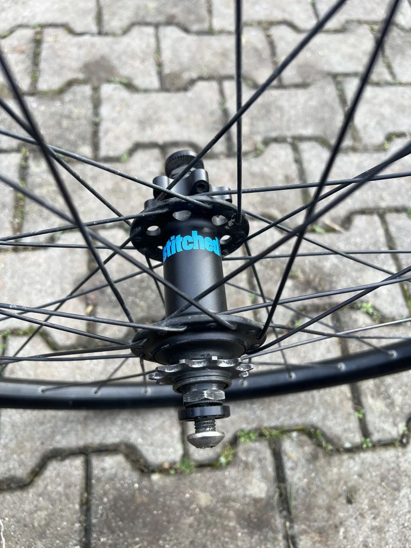 Zadni kolo canyon stitched 26 