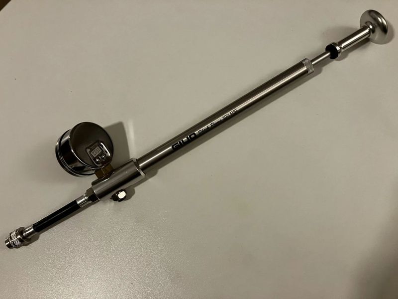 Pumpička na vzduchové vidlice