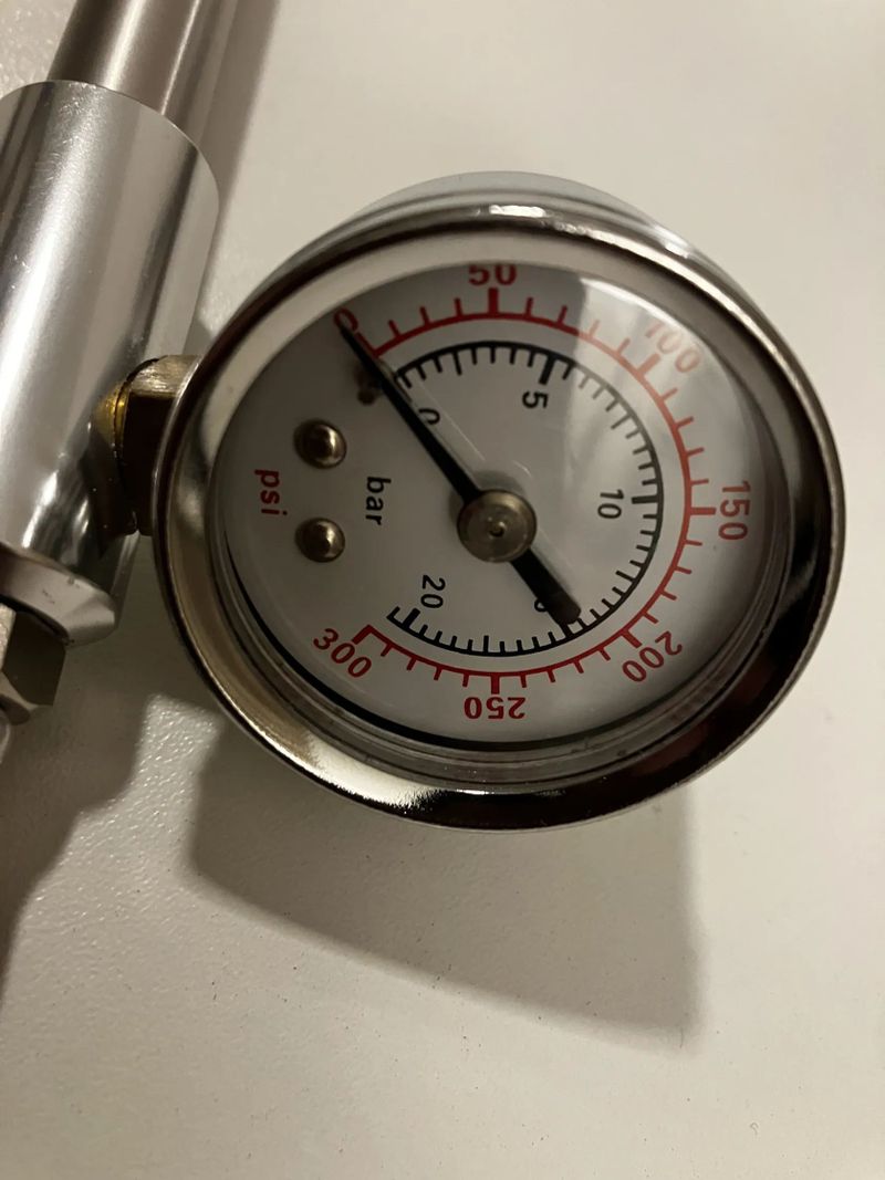 Pumpička na vzduchové vidlice