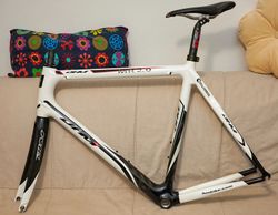 Karbonová silniční rámová sada DHM, pro ráfkové brzdy, postava 185 a výš