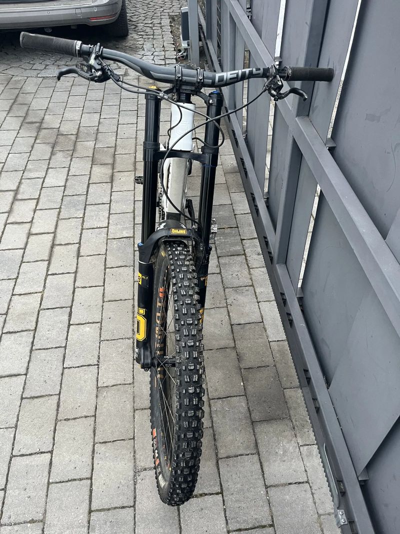 Commencal Supreme DH V5