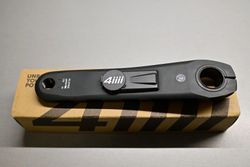 Klika Shimano 105 (175mm) s wattmetrem 4iiii Precision 3+ s technologií Apple Find My.