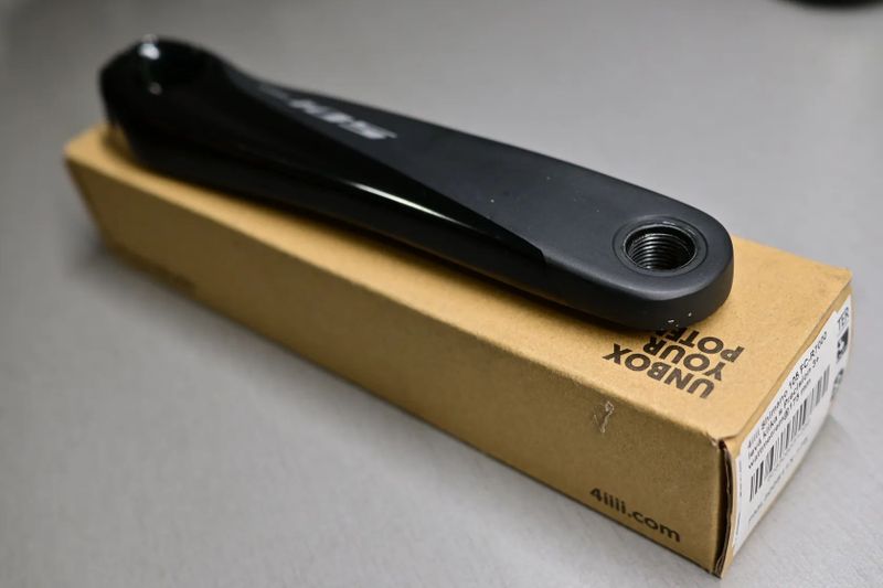 Klika Shimano 105 (175mm) s wattmetrem 4iiii Precision 3+ s technologií Apple Find My.