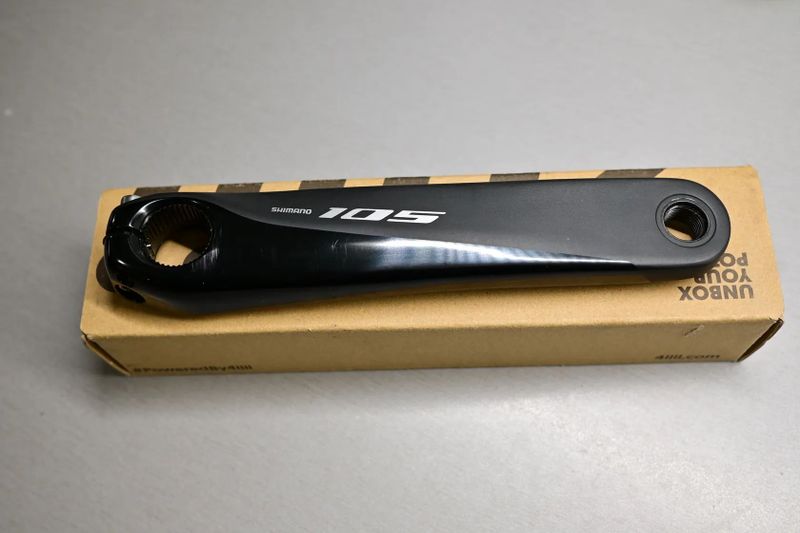 Klika Shimano 105 (175mm) s wattmetrem 4iiii Precision 3+ s technologií Apple Find My.