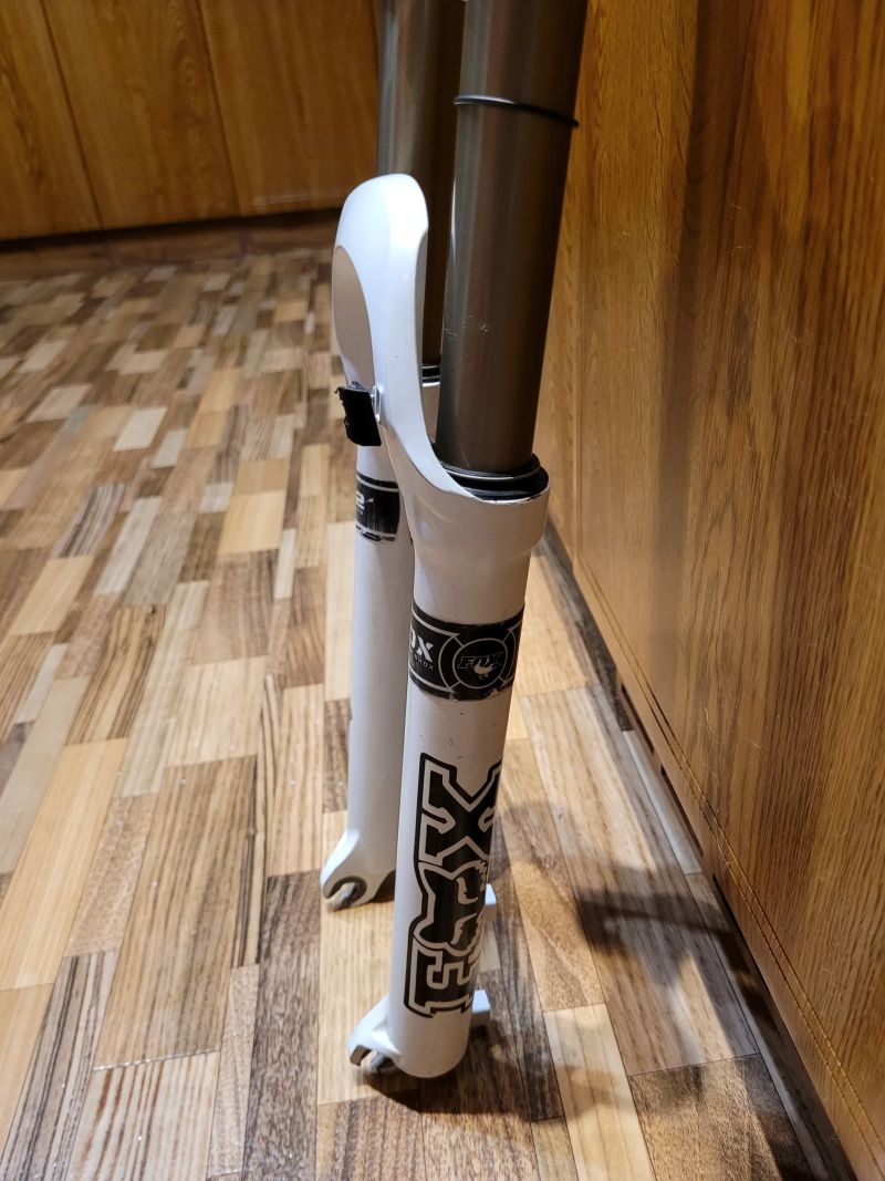 Vzuchovo/olejová vidlice Fox 32 26"