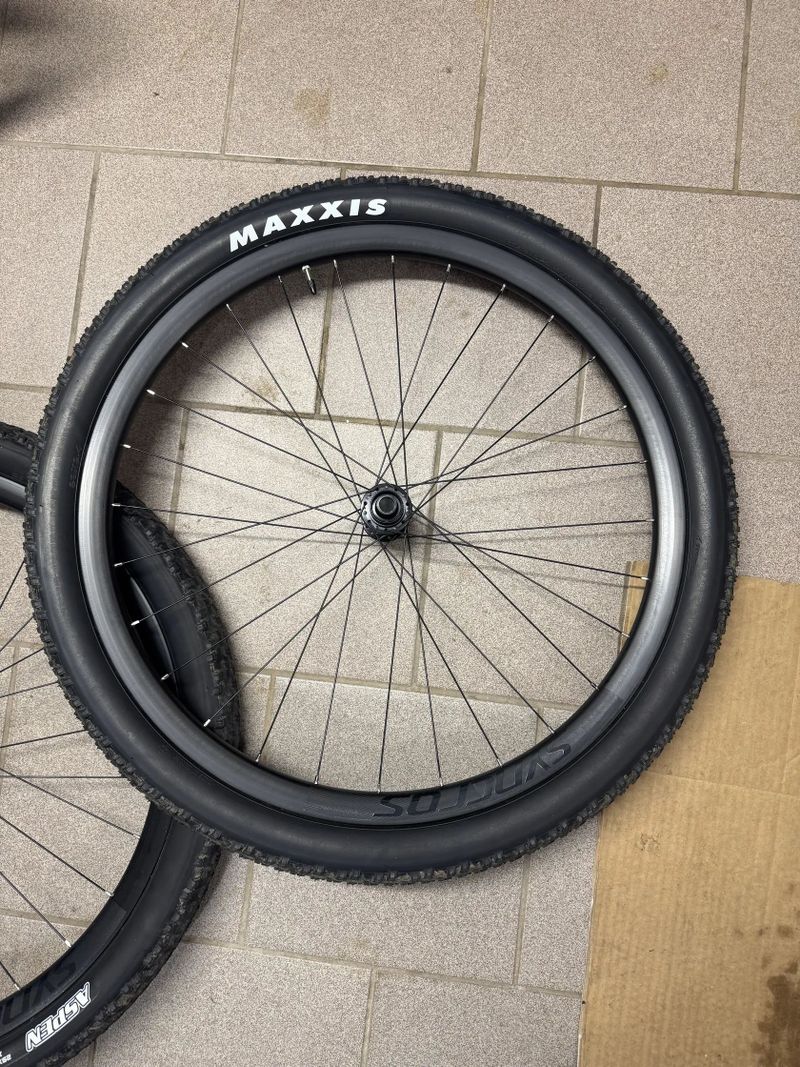 Zapletená kola Syncros+pláště maxxis Aspen 29x2,4